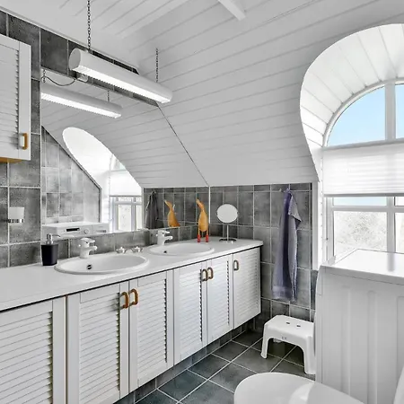 3 Bedroom Beautiful In Дом отдыха